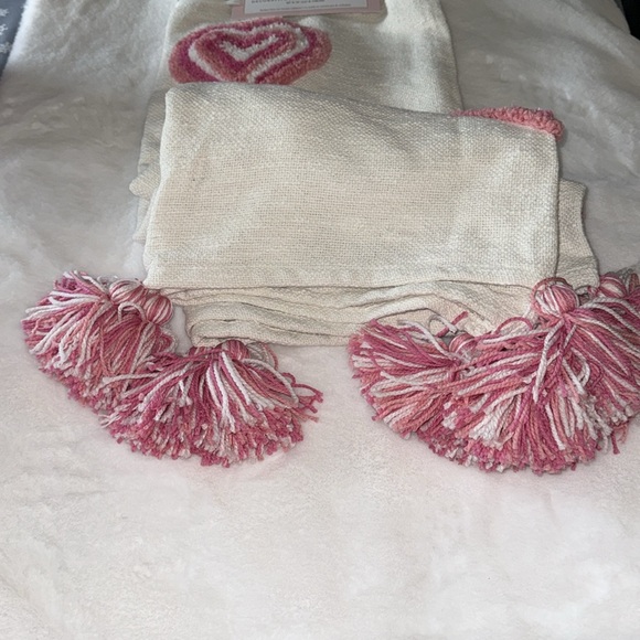 🎀❤️NEW Cupcakes & Cashmere Valentine’s Day Heart 50x70 Throw Blanket NWT - Picture 2 of 8